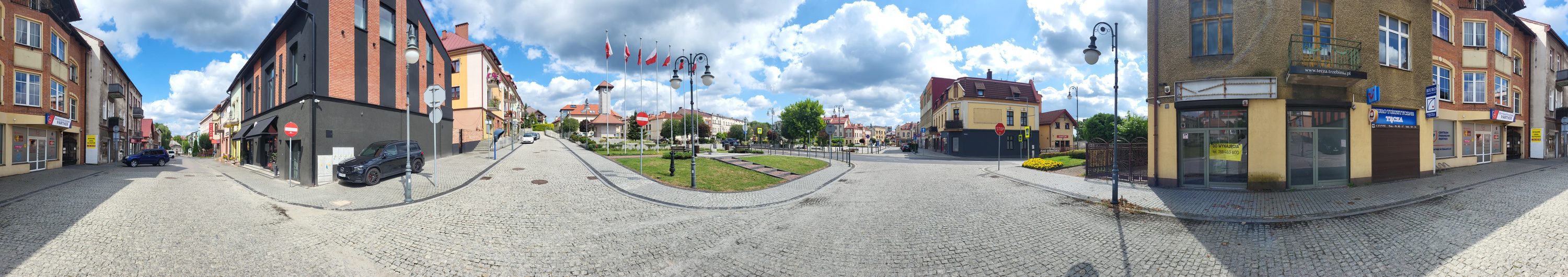 Rynek w Trzebini - panorama z telefonu za dnia